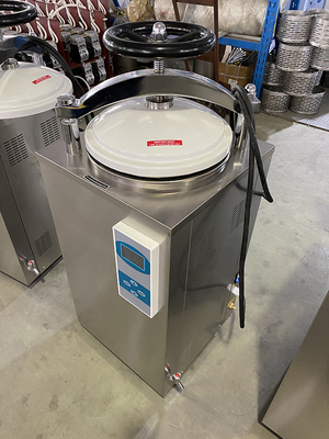 100L Convenient Operation Hand Wheel Autoclave Vertical Price